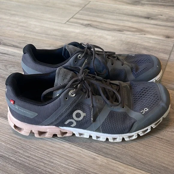 on cloud flow sneakers - Picture 1 of 7